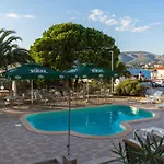 호텔 Vagabundo - Newly Renovated, 100m From Beach, Pool & Breakfast 4*