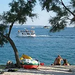 Vagabundo - Newly Renovated, 100m From Beach, Pool & Breakfast 4*