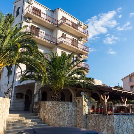 Katarina Apartahotel