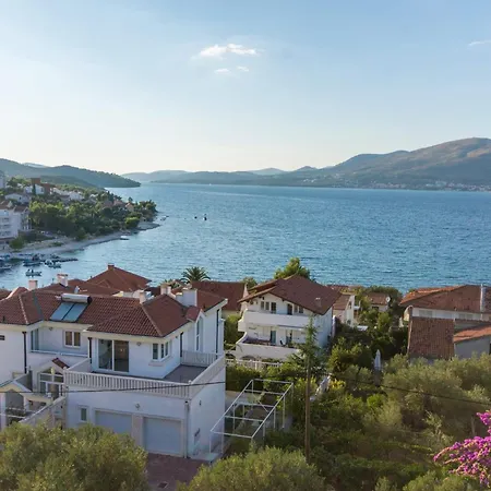Vagabundo - Newly Renovated, 100m From Beach, Pool & Breakfast Hotel