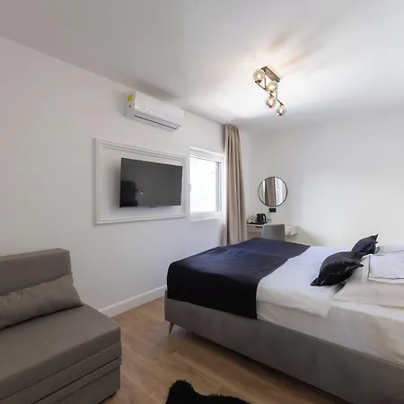 Vagabundo - Heated Pool , Stunning View & Breakfast Hotel Trogir