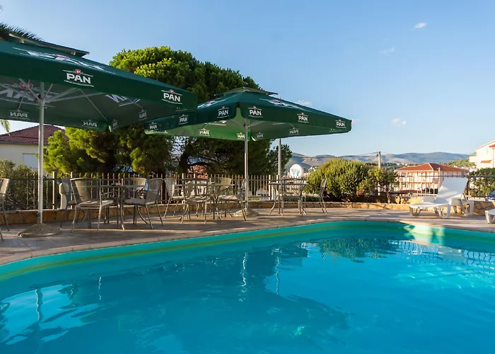 Vagabundo - Newly Renovated, 100m From Beach, Pool & Breakfast Hotel 4*
