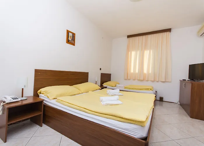 Vagabundo - Newly Renovated, 100m From Beach, Pool & Breakfast Hotel Trogir
