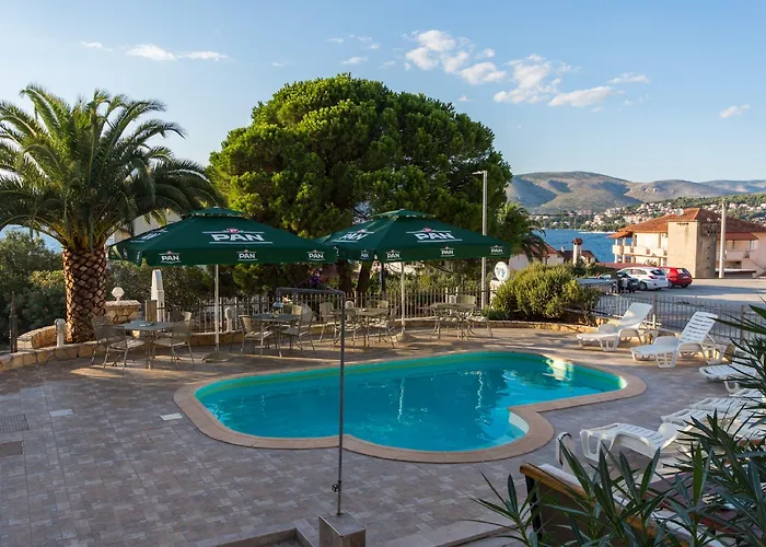 Hotel Vagabundo - Newly Renovated, 100m From Beach, Pool & Breakfast 4*