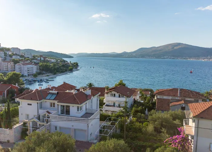 Vagabundo - Newly Renovated, 100m From Beach, Pool & Breakfast Hotel