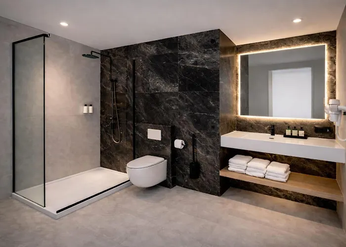 Hotel Vagabundo - Newly Renovated, 100m From Beach, Pool & Breakfast