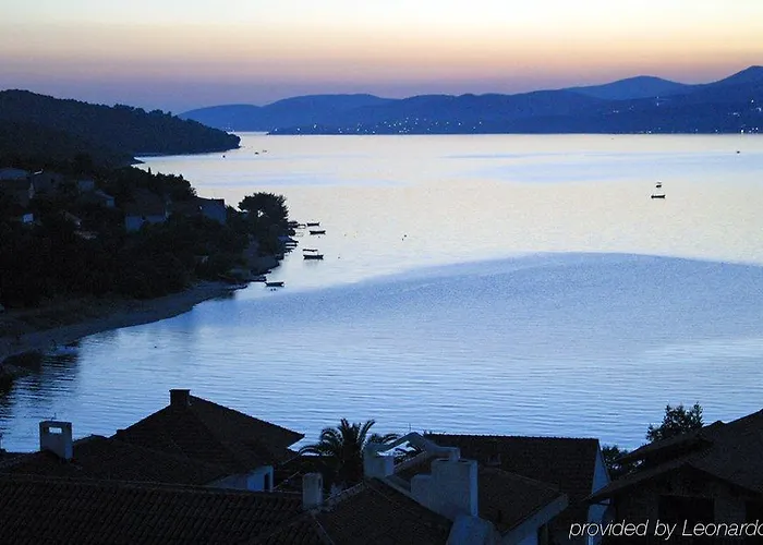 Hotel Vagabundo - Newly Renovated, 100m From Beach, Pool & Breakfast 4*