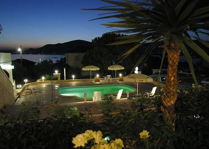 Vagabundo - Newly Renovated, 100m From Beach, Pool & Breakfast 4*