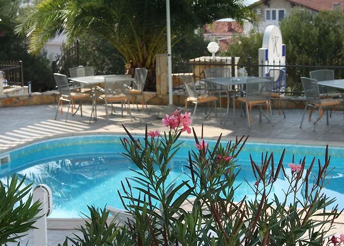 Vagabundo - Newly Renovated, 100m From Beach, Pool & Breakfast Hotel 4*