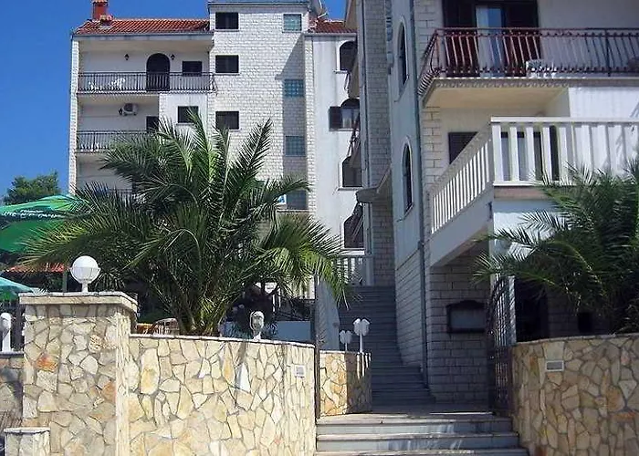 Vagabundo - Newly Renovated, 100m From Beach, Pool & Breakfast Hotel