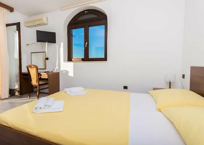 Vagabundo - Newly Renovated, 100m From Beach, Pool & Breakfast Hotel Trogir