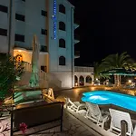 Vagabundo - Newly Renovated, 100m From Beach, Pool & Breakfast