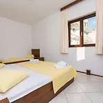 Vagabundo - Newly Renovated, 100m From Beach, Pool & Breakfast 4*