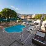 Vagabundo - Newly Renovated, 100m From Beach, Pool & Breakfast 4*