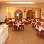 Vagabundo - Newly Renovated, 100m From Beach, Pool & Breakfast