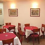Vagabundo - Newly Renovated, 100m From Beach, Pool & Breakfast Hotel