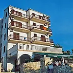 Vagabundo - Newly Renovated, 100m From Beach, Pool & Breakfast Hotel Trogir
