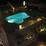 Vagabundo - Newly Renovated, 100m From Beach, Pool & Breakfast 4* Trogir