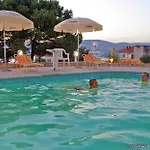 Vagabundo - Newly Renovated, 100m From Beach, Pool & Breakfast Hotel Trogir