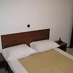 Vagabundo - Newly Renovated, 100m From Beach, Pool & Breakfast Hotel