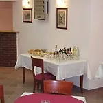 Vagabundo - Newly Renovated, 100m From Beach, Pool & Breakfast
