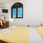 Vagabundo - Newly Renovated, 100m From Beach, Pool & Breakfast Hotel Trogir