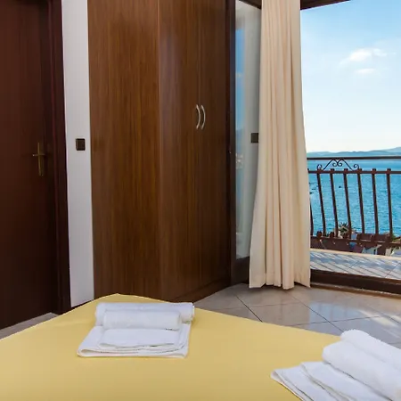 Vagabundo - Newly Renovated, 100m From Beach, Pool & Breakfast Hotel