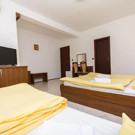 Vagabundo - Newly Renovated, 100m From Beach, Pool & Breakfast Hotel 4*