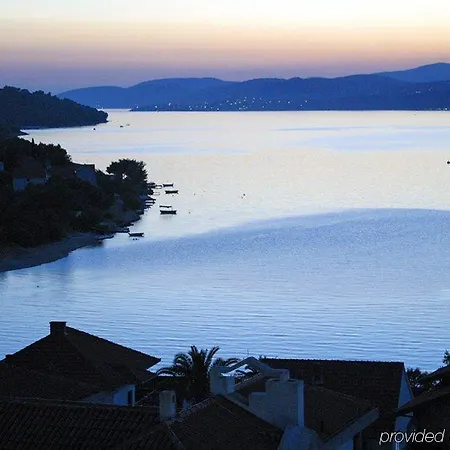 Hotel Vagabundo - Newly Renovated, 100m From Beach, Pool & Breakfast 4*