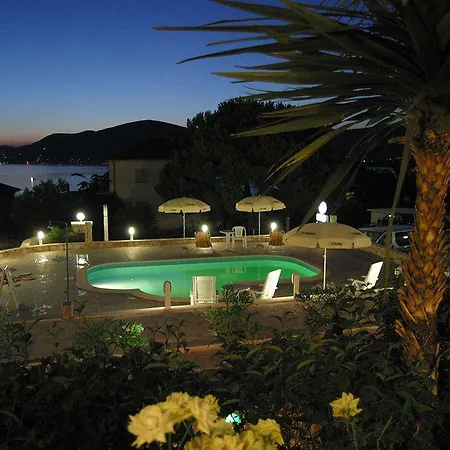 Vagabundo - Newly Renovated, 100m From Beach, Pool & Breakfast 4*