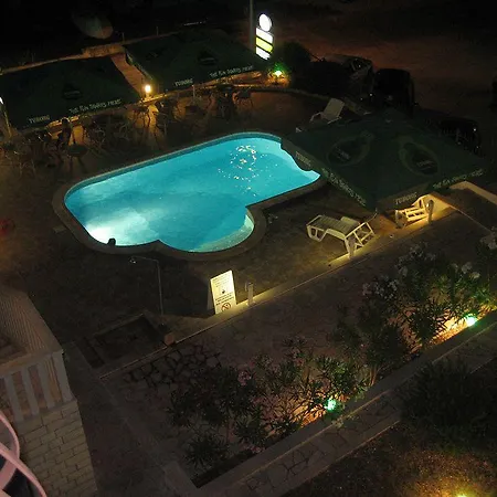 Vagabundo - Newly Renovated, 100m From Beach, Pool & Breakfast 4* Trogir