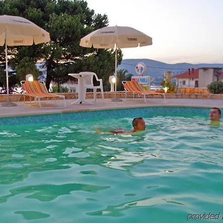 Vagabundo - Newly Renovated, 100m From Beach, Pool & Breakfast Hotel Trogir