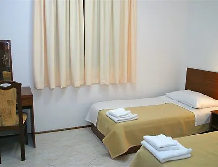 Hotel Vagabundo - Newly Renovated, 100m From Beach, Pool & Breakfast 4*