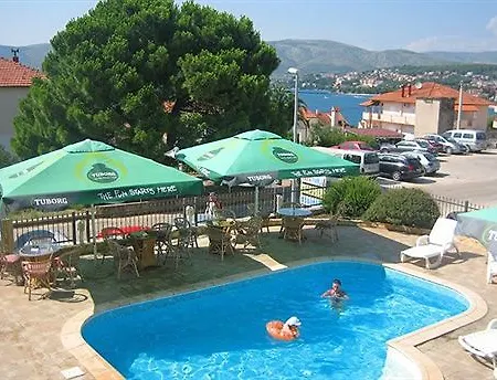 Hotel Vagabundo - Newly Renovated, 100m From Beach, Pool & Breakfast 4*