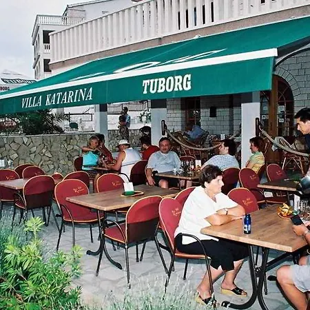 Vagabundo - Newly Renovated, 100m From Beach, Pool & Breakfast 4* Trogir