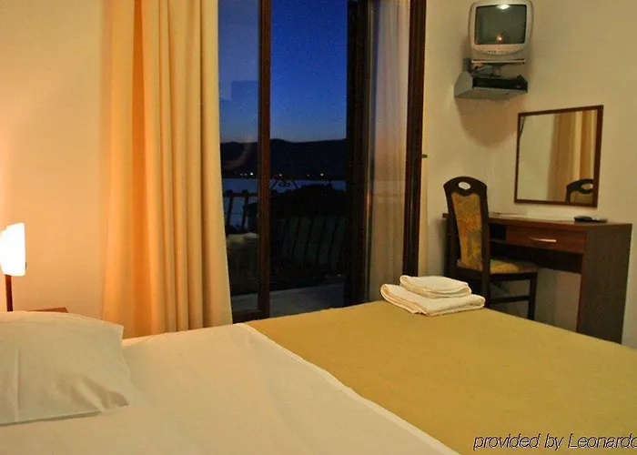 Hotel Vagabundo - Newly Renovated, 100m From Beach, Pool & Breakfast 4*
