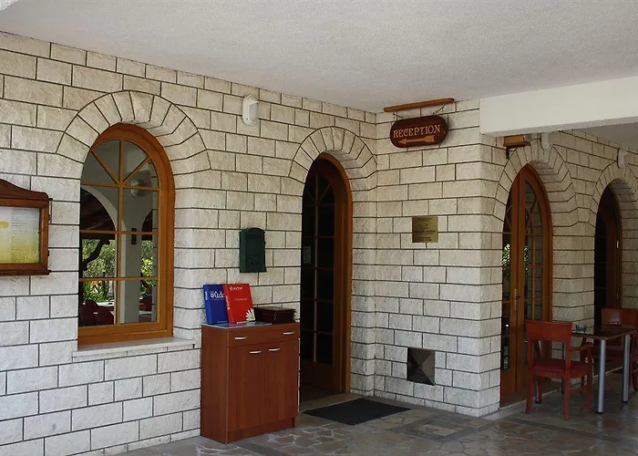 Vagabundo - Newly Renovated, 100m From Beach, Pool & Breakfast Hotel Trogir